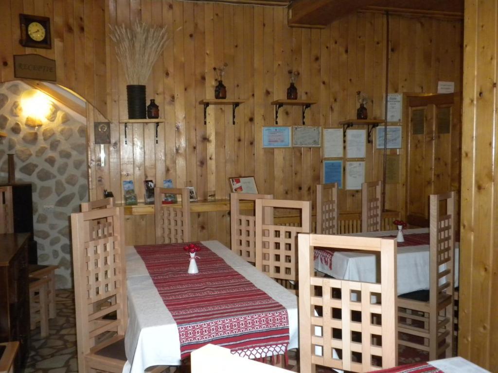 Hotel Rem'S Pension à Rîşnov Extérieur photo